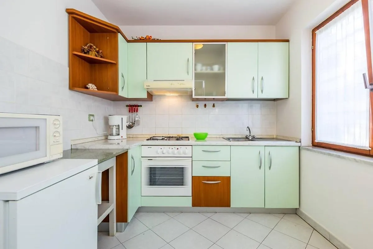 Apartments Nikola Medulin