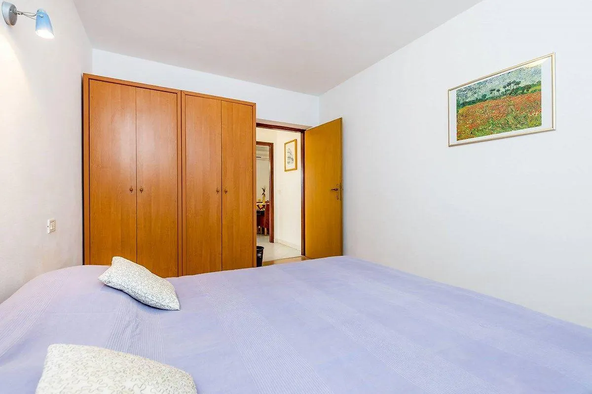 Apartments Nikola Medulin