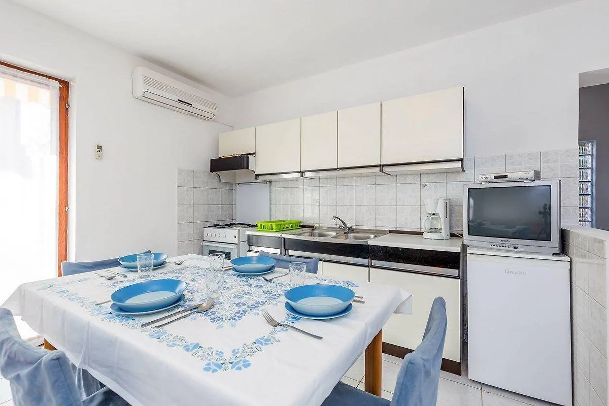 Apartments Nikola Medulin