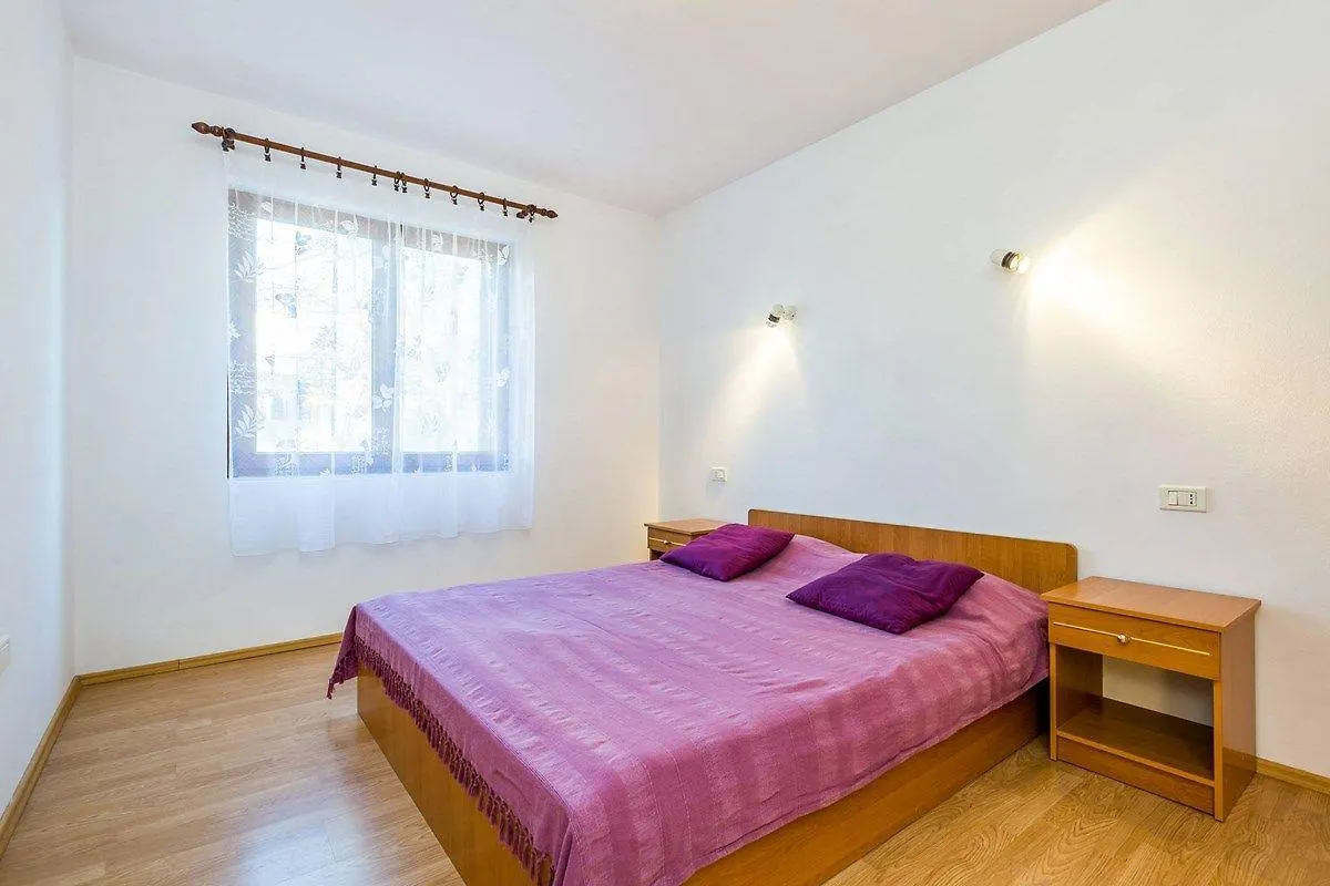 Apartments Nikola Medulin