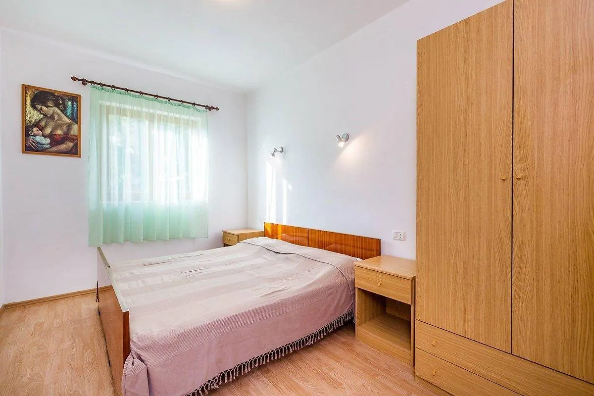 Apartments Nikola Medulin